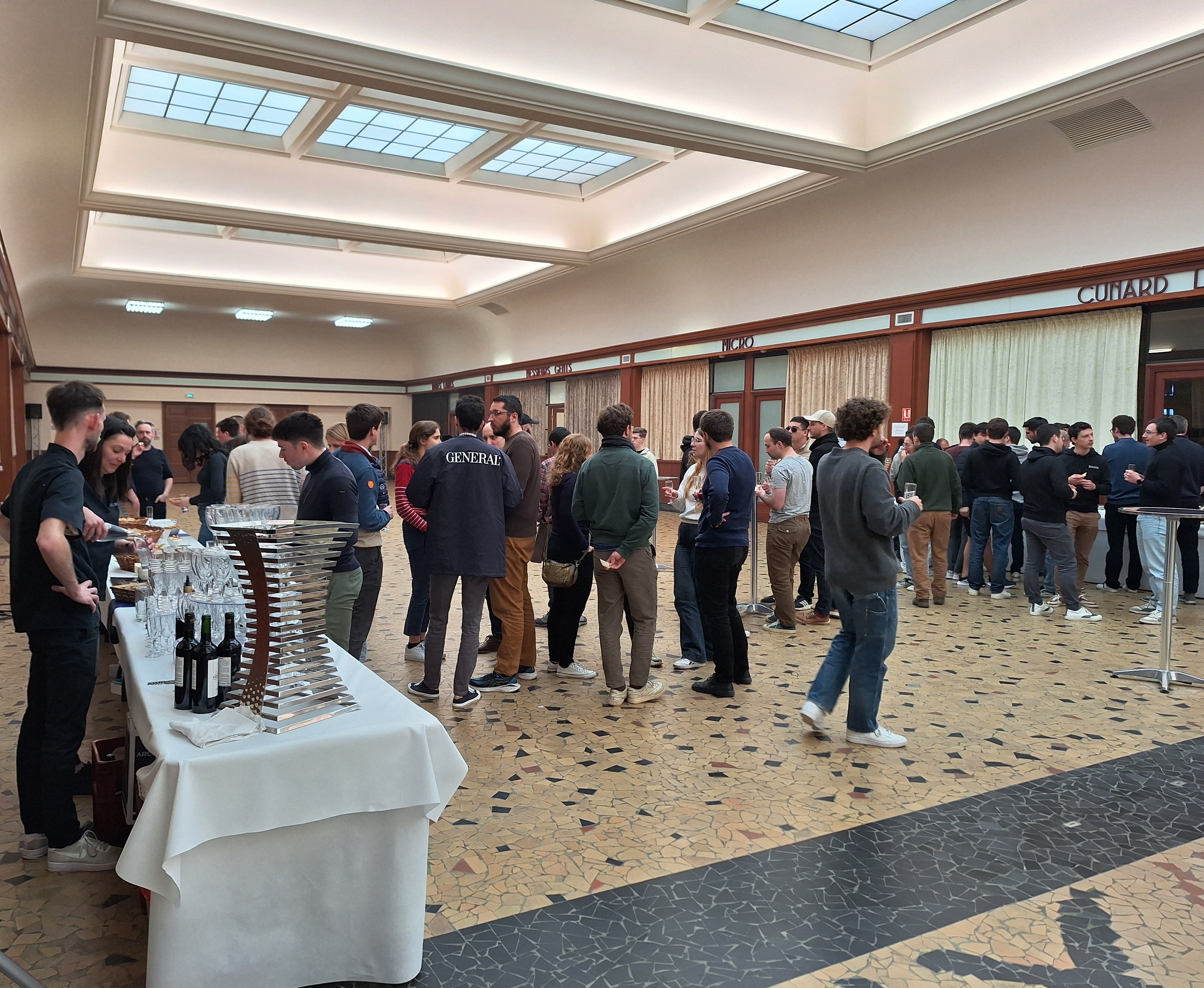 Cocktail déjeunatoire Salle des Pas Perdus ©La Cité de la Mer - 09